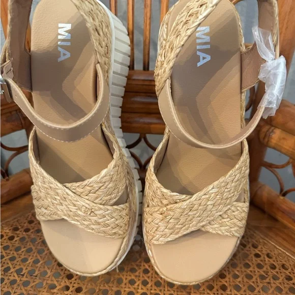 Mia Women's Tan Woven Platform Sandals size 8.1/2 - Picture 3 of 6